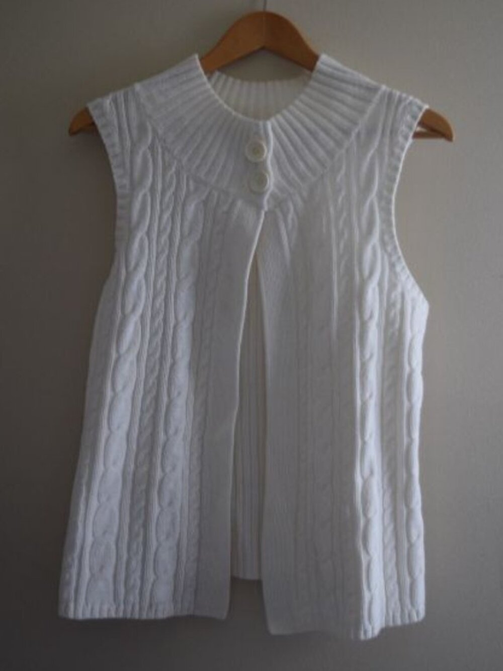 Cable Knit Sweater Vest Faux Collar with Button Closure Kim Rogers Size Medium - Picture 1 of 5